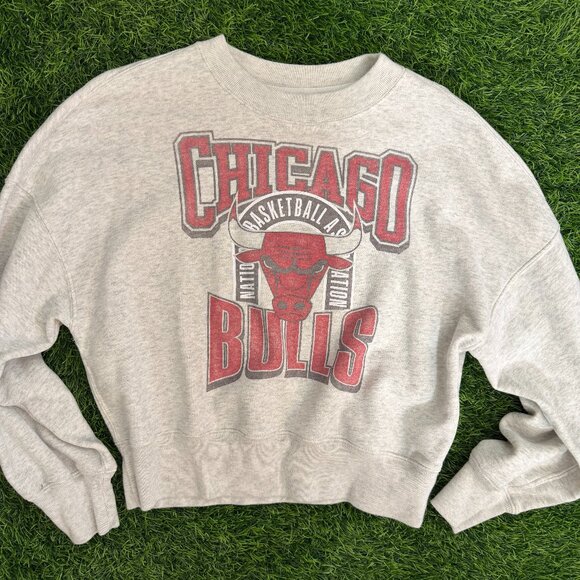 A&F Chicago Bulls Cropped Boxy Sweatshirt - Picture 1 of 2